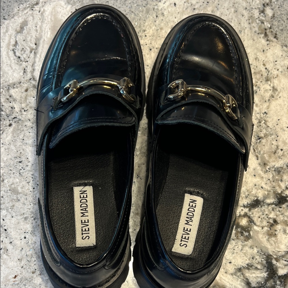 Steve Madden Black Patent Loafers with Gold Accent Size 7.5 - Picture 6 of 8